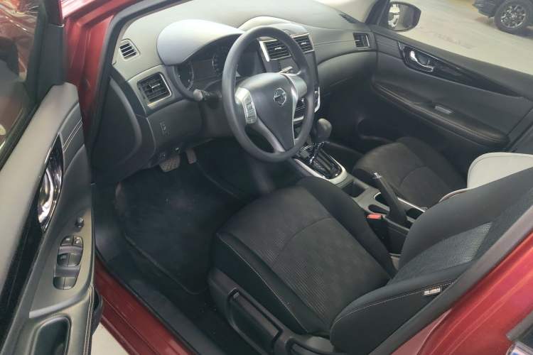 Used Nissan Tiida 2016 1.6L CVT Cool Dynamic Edition