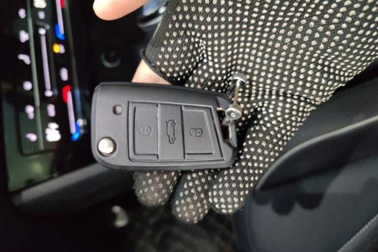 Used Volkswagen Tiguan L 2024 Outstanding Model 330TSI Automatic Two-Wheel Drive R-Line Dragon Glory Edition
