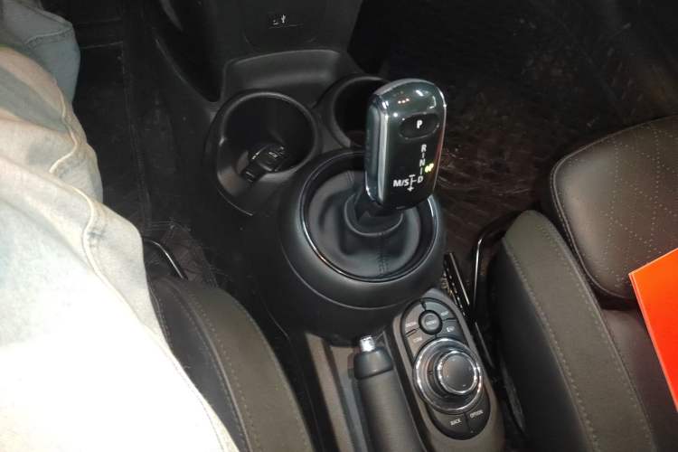 Used  MINI 2022 1.5T COOPER Artist Five-Door Edition
