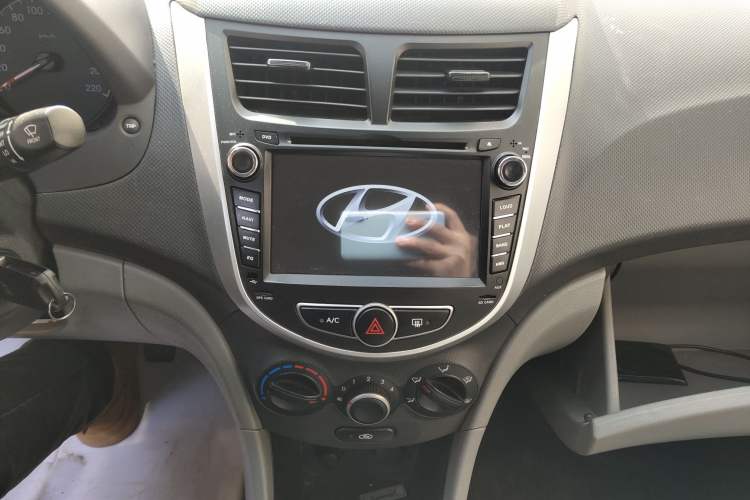 Used Hyundai Verna (older generation) 2014 1.4L Manual Smart GLS Trim
