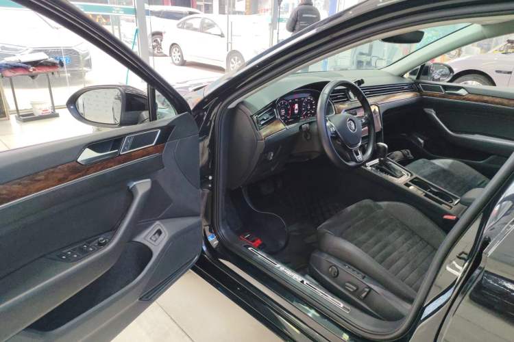 Used Volkswagen Magotan 2018 330TSI DSG Luxury Model
