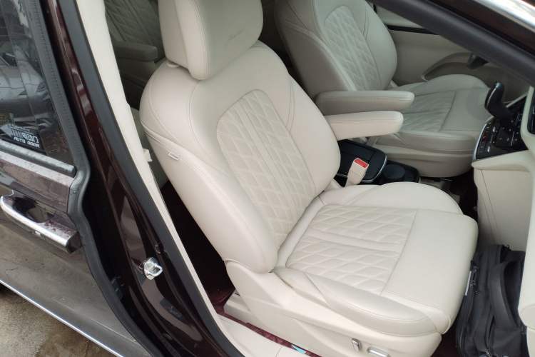 Used Buick GL8 2020 Avenir Avia Six-Seat Deluxe Edition
