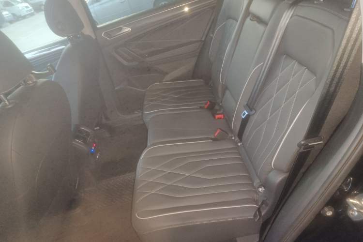 Used Volkswagen Tiguan L 2023 330TSI Automatic Two-Wheel Drive R-Line Enjoyment Edition
