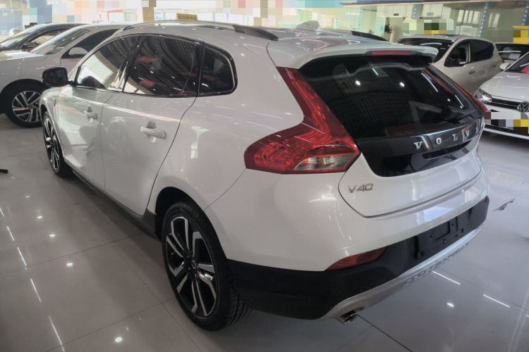Used Volvo V40 2017 Cross Country T3 Zhiya Edition