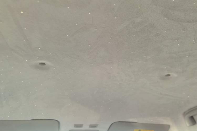 Used ORA White Cat 2022 Upgraded Model 305km Range Luxury Version Lithium-Ion Battery
