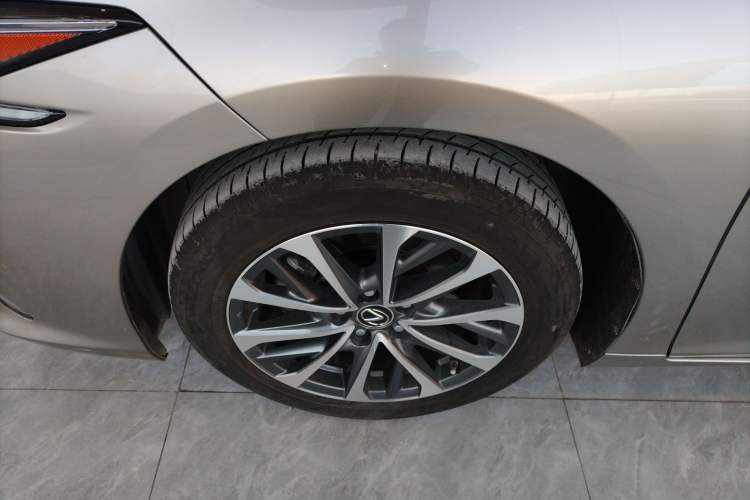 Used Lexus ES 2024 200 Premium Edition
