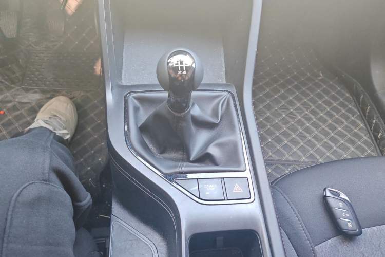 Used Roewe i5 2023 1.5L Manual Comfort Edition
