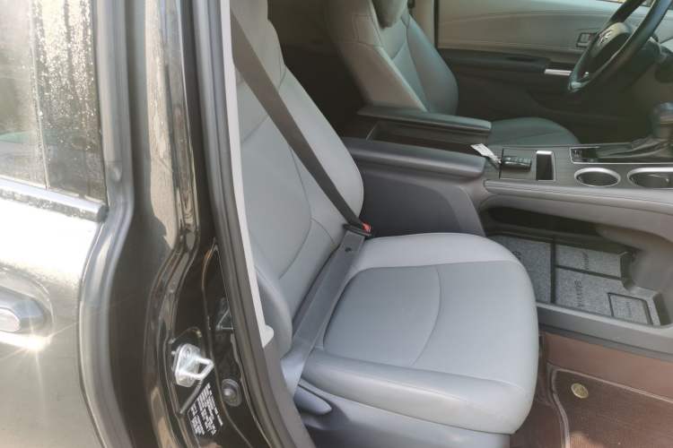 Used Toyota Granvia 2023 2.5L Hybrid Comfort Edition
