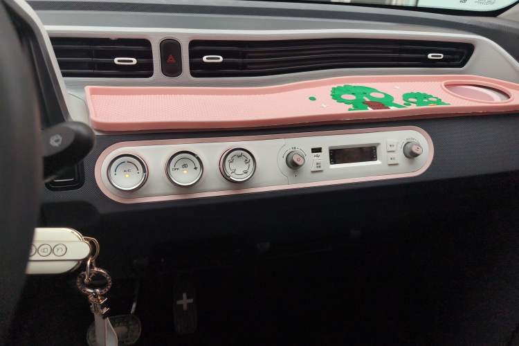 Used Wuling Hongguang MINIEV 2022 Macaron Premium Model – Lithium Iron Phosphate