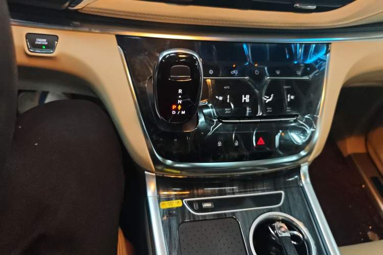 Used Buick GL8 2023 Facelifted Land Cruiser Executive Luxury Version