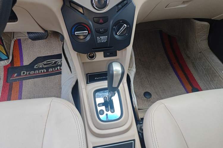 Used Chery Fengyun 2 2013 Hatchback 1.5L AMT Ruìyì Edition