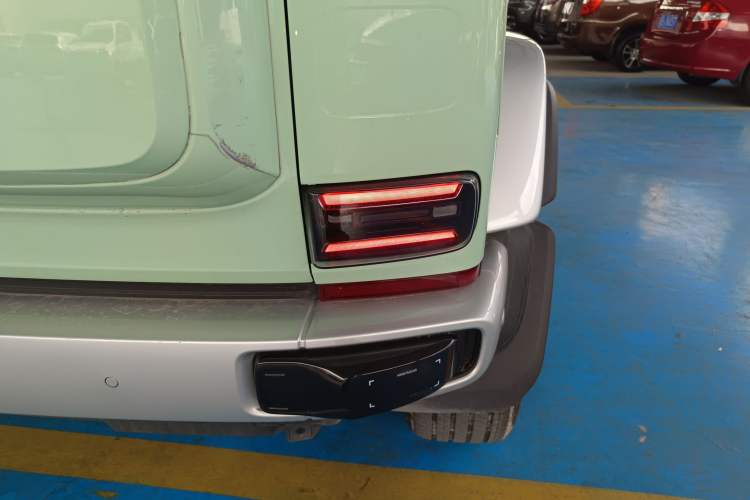 Used  V23 2025 401 Two-Wheel Drive Intelligent Driving Version
