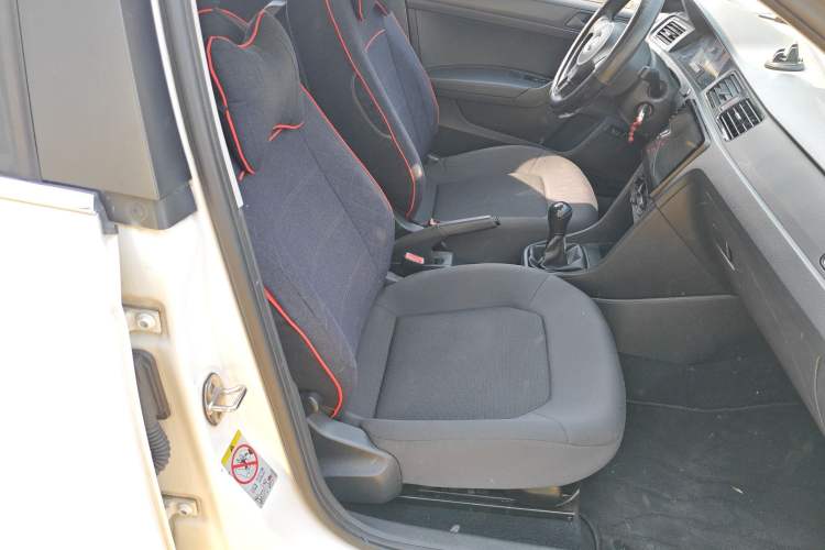 Used Volkswagen Santana 2015 1.6L Manual Fashion Edition