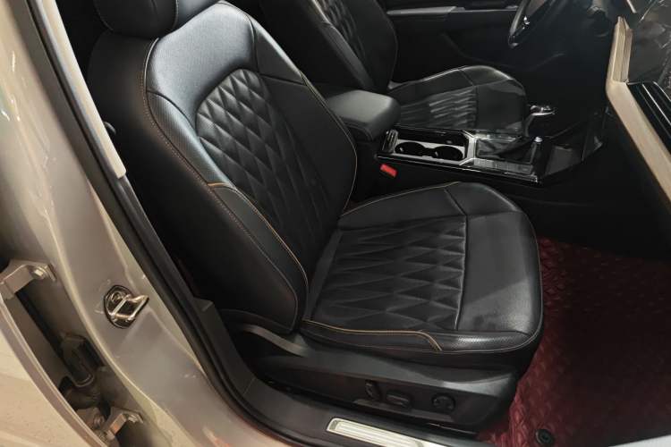 Used Volkswagen Passat 2020 Revised Version 330TSI Luxury Edition China VI Standard
