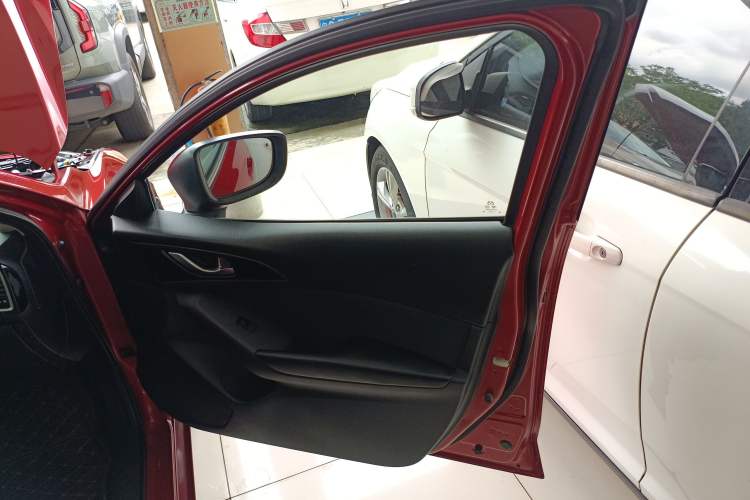 Used Mazda Mazda 3 Axela 2016 Sedan 1.5L Automatic Comfort Model
