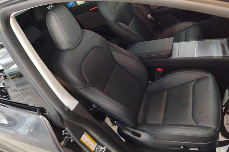 Used Tesla Model Y 2025 Rear-Wheel Drive First Edition
