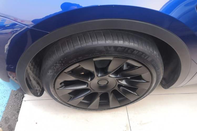 Used Tesla Model Y 2021 Long-Range All-Wheel-Drive Version
