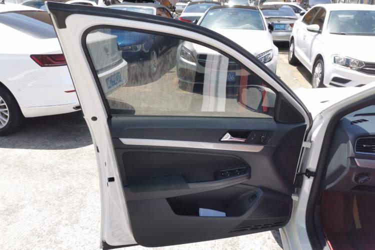 Used Volkswagen Lavida 2017 1.6L Automatic Fashion Edition
