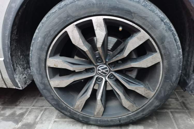 Used Volkswagen Tiguan L 2021 330TSI Automatic Two-Wheel Drive R-Line Enhanced Edition
