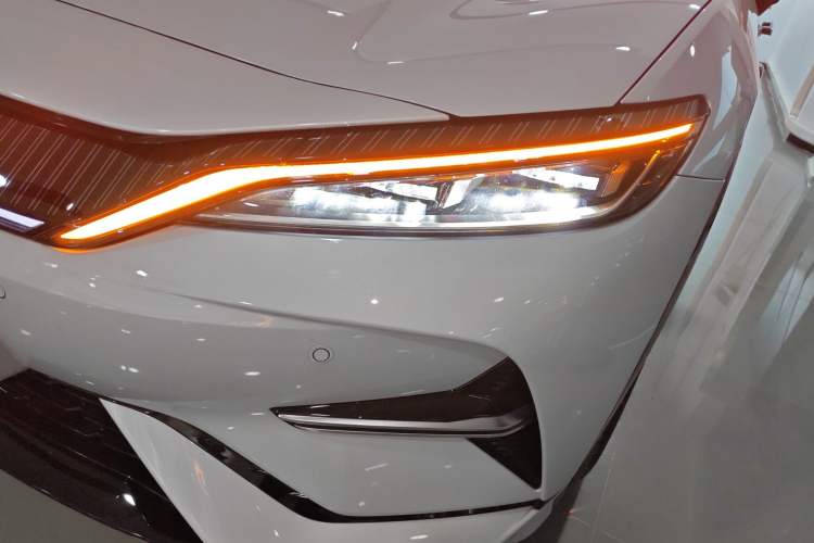 Used BYD Song L EV 2025 Intelligent Driving Version 662 km LiDAR Excellence Edition
