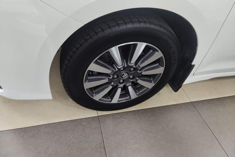 Used Toyota Sienna 2018 3.5L Four-Wheel Drive LE Trim 7 Seats U.S. Specification
