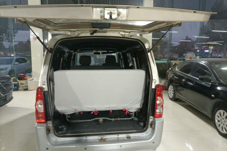 Used Wuling Rongguang 2011 1.2L Base Version
