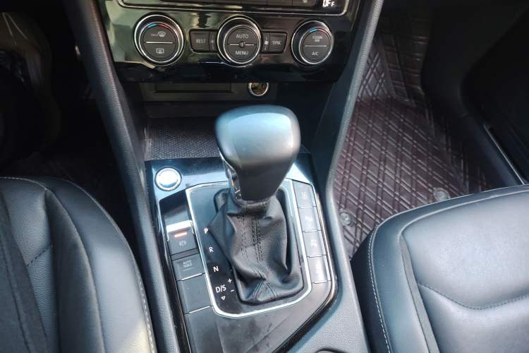 Used Volkswagen Tiguan L 2021 330TSI Automatic Two-Wheel Drive R-Line Enhanced Edition
