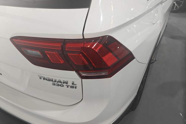 Used Volkswagen Tiguan L 2019 Revised 330TSI Automatic Two-Wheel Drive Smart & Luxury Edition China VI Standard
