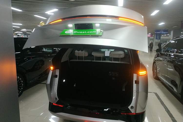 Used XPeng X9 2024 702 Ultra-Long Range Pro