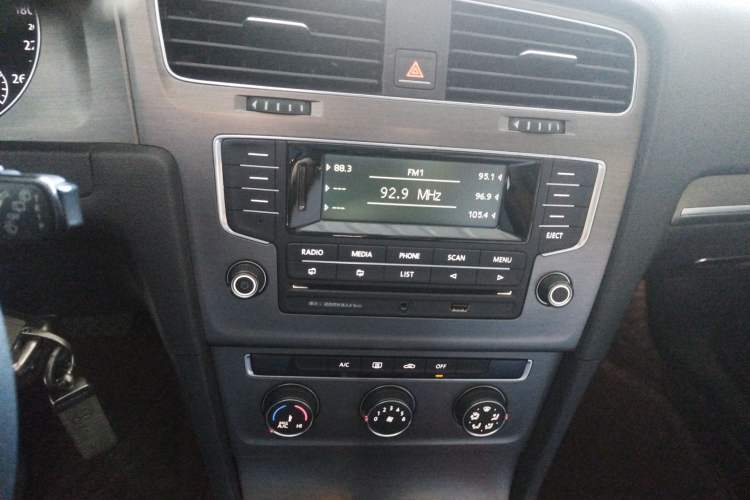 Used Volkswagen Golf 2015 1.2TSI Automatic Comfort Model
