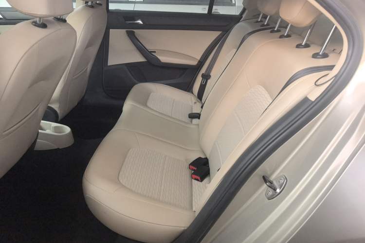 Used Skoda Rapid 2013 1.6L Automatic Smart Selection Model
