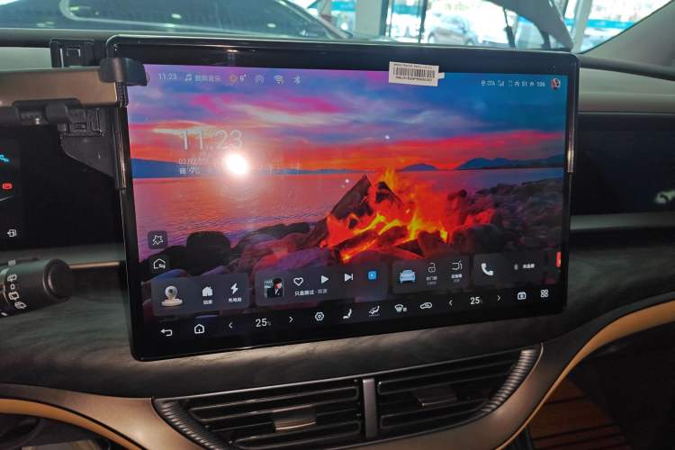 Used Denza D9 2022 DM-i 1040 Prestige Model