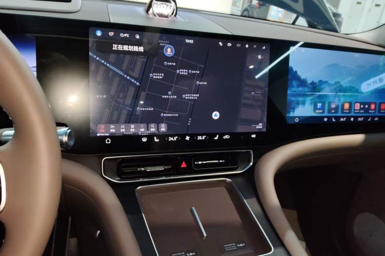 Used Hima AITO M9 2025 Extended-Range Ultra Version 52 kWh 6-Seater
