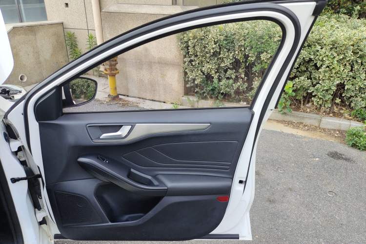 Used Ford Focus 2020 Hatchback EcoBoost 180 Automatic Trend Edition
