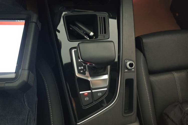 Used Audi A4L 2023 40 TFSI Luxury Dynamic Model
