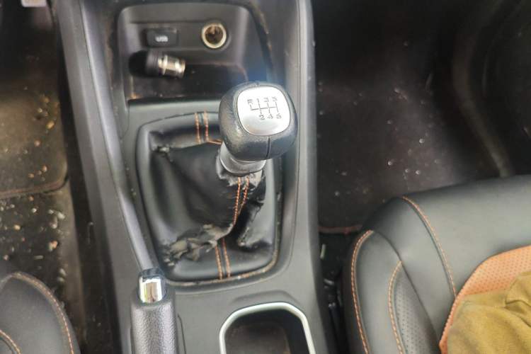 Used Wuling Hongguang S3 2019 1.5T Manual Comfort Edition China VI Standard
