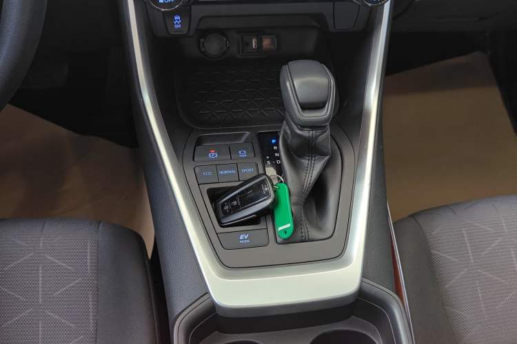 Used Toyota RAV4 2020 Dual-Engine 2.5L E-CVT Two-Wheel Drive Elite Edition