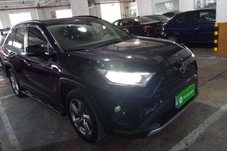 Used Toyota RAV4 2022 2.0L CVT Two-Wheel Drive Fashion Plus Edition
