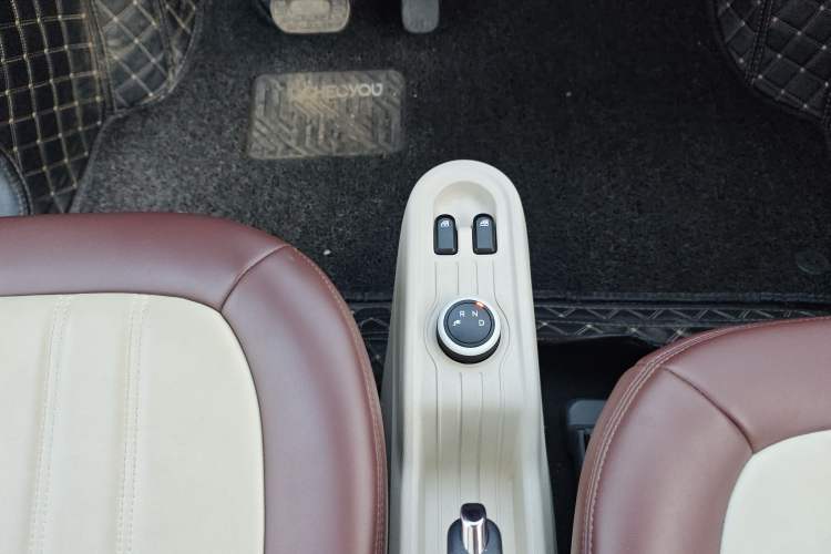 Used Wuling Hongguang MINIEV 2021 Macaron Sandwich Model 120 km Lithium NMC
