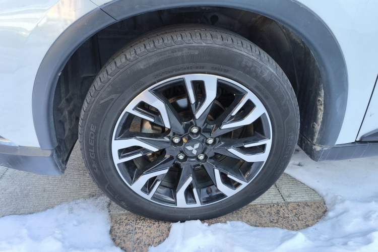 Used Mitsubishi Outlander 2019 2.4L 4x4 Zhi Xiang Edition 5 Seats China VI Standard