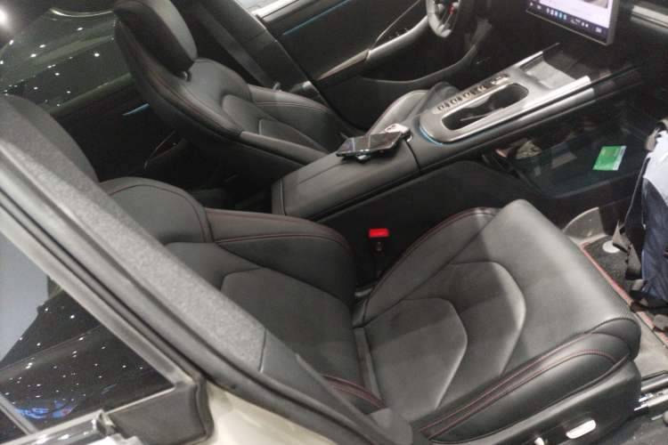 Used  SU7 2024 Rear-Drive Ultra-Long Range Advanced Pro-Level Intelligent Driving Version
