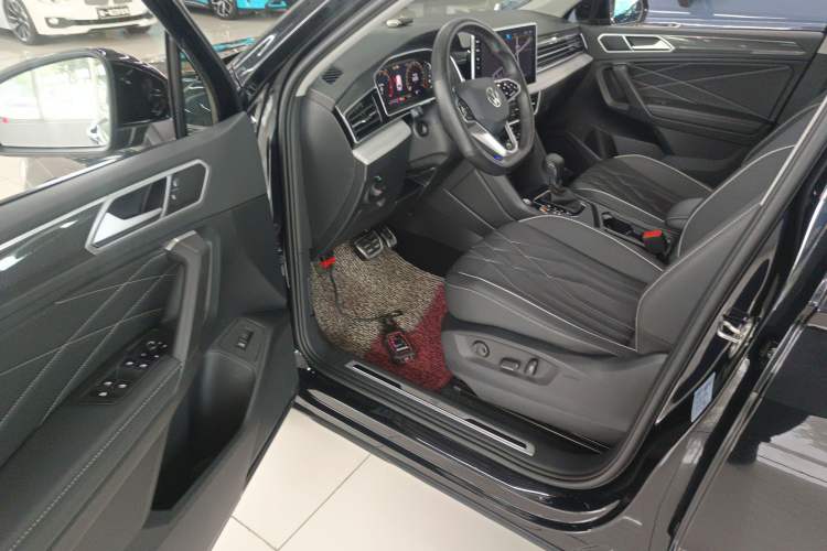 Used Volkswagen Tiguan L 2023 330TSI Automatic Two-Wheel Drive R-Line Enjoyment Edition
