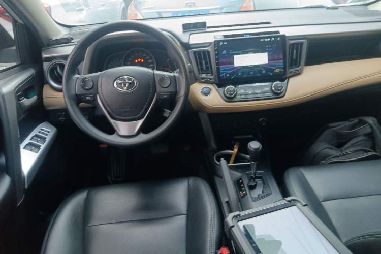Used Toyota RAV4 2019 2.0L CVT Two-Wheel Drive Comfort Edition China VI Standard
