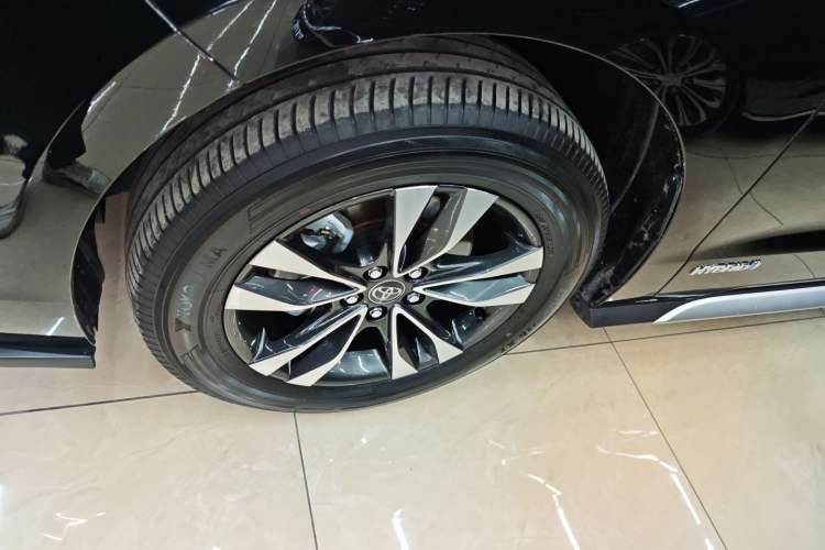 Used Toyota Granvia 2023 2.5L Hybrid Luxury Edition