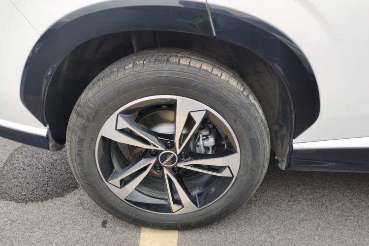 Used Roewe D5X DMH 2024 135 Luxury Edition
