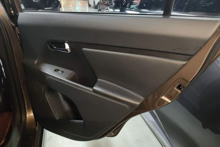 Used Kia Sportage R 2015 2.0L Automatic Two-Wheel Drive DLX Model
