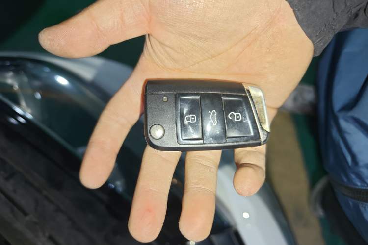 Used Volkswagen Tiguan L 2019 330TSI Automatic Two-Wheel Drive Luxury Edition China V Standard
