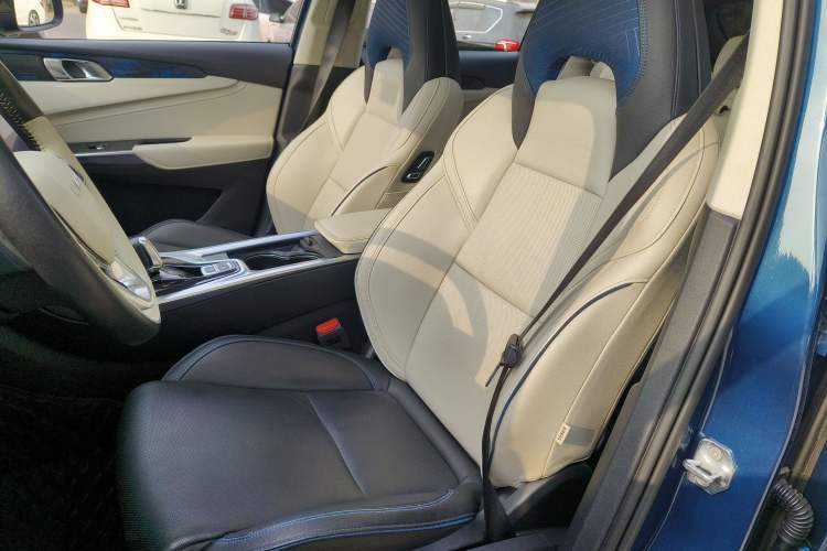 Used Lynk & Co 01 2019 2.0T Two-Wheel Drive Zhaopu Version China VI Standard
