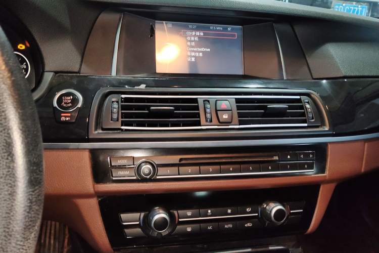 Used BMW 5 Series 2014 520Li Elegant Model
