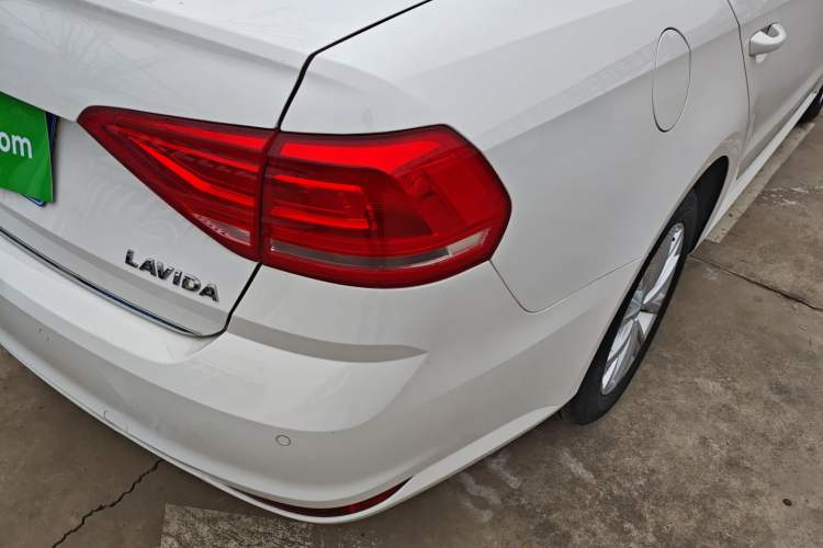 Used Volkswagen Lavida 2017 1.6L Automatic Comfort Edition
